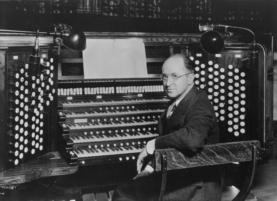Vincent H. Percy, Municipal Organist, at Skinner organ, Op. 328 (1921) in the Cleveland Public Auditorium (Cleveland, OH)